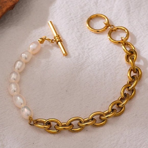 New 18K Gold Plated Natural Pearl Circle Bar Toggle Bracelet - Picture 2 of 6